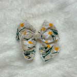 Dancing Daises Bow